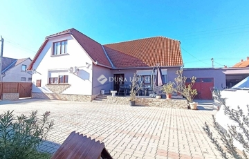 Eladó családi ház