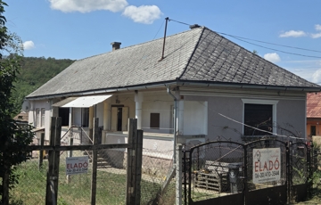 Eladó családi ház