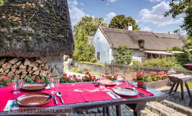 Műemlék épület a Tihanyi Apátságtól 135 méterre                                 