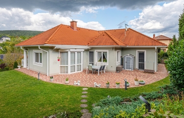 Eladó családi ház