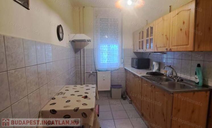 Eladó Oroszlányon egy 51 m²-es, két szobás-erkélyes 2. emeleti lakás!                                 