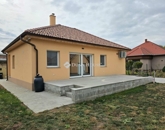 Eladó családi ház Szekszárd 99 999 000 Ft