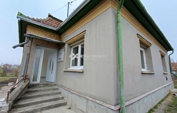 Eladó családi ház