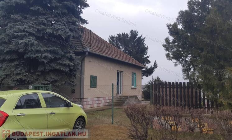 Abonyban eladó kertes családi ház!                                 