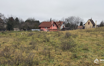 Eladó telek/földterület