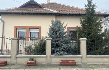 Eladó családi ház