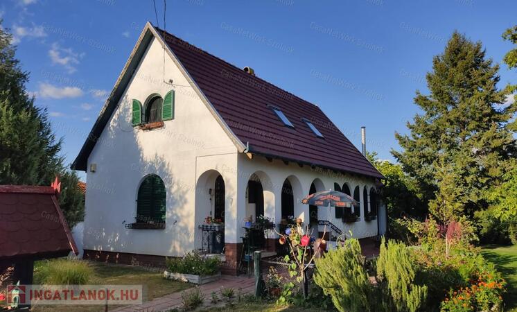 Eladó családi ház, Farmos