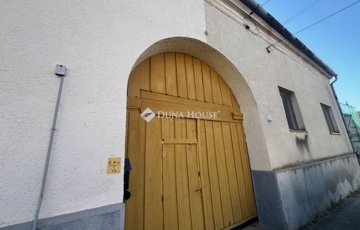 Eladó családi ház