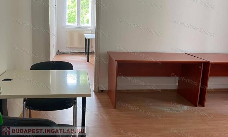 Szolnokon a József A. úton 36 m2-es  irodahelyiség kiaó                                 