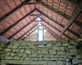 Balaton-felvidéken 6,3 ha birtok, 2 db romos épülettel