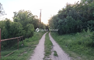 Eladó telek/földterület