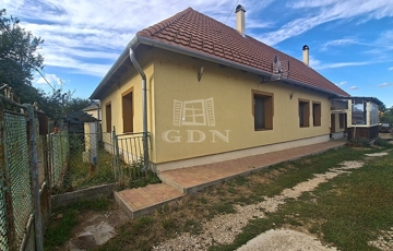 Eladó családi ház