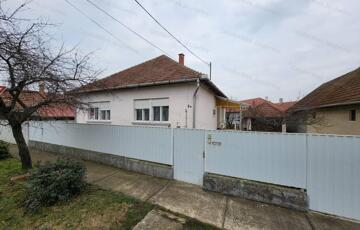 Eladó családi ház