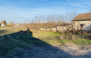 Eladó telek/földterület