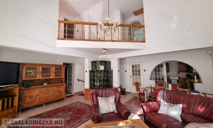 Balatonalmádiban belvárosi családi ház eladó!                                 