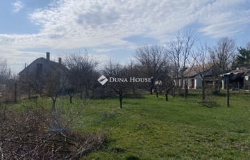 Eladó telek/földterület