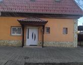 Tiszaföldváron 2 szintes családi ház rendezett udvarral eladó