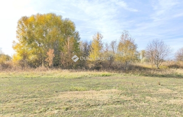 Eladó telek/földterület