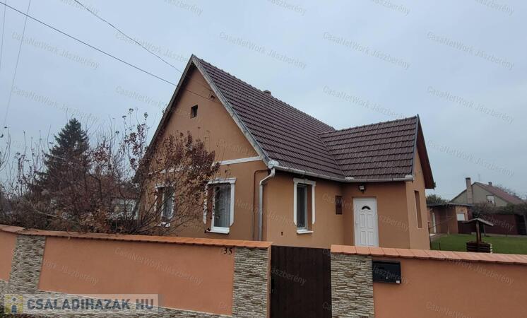 Jászapátin felújított családi ház eladó                                 