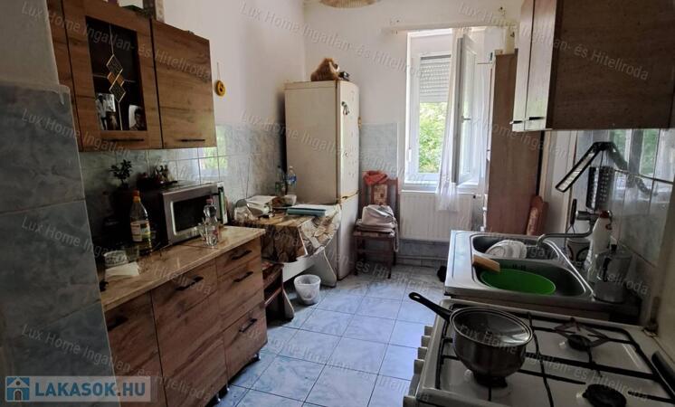 Eladó Oroszlányon egy első emeleti  57 m² erkélyes lakás.                                 