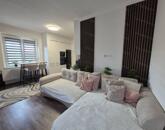 IGÉNYESEN FELÚJÍTOTT, AZONNAL KÖLTÖZHETŐ OTTHON OROSZLÁNYON