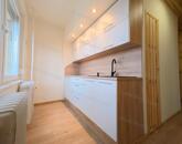 Felújított, erkélyes 2 szobás lakás eladó Cegléd központjában!