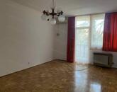 Szolnokon a Várkonyi téren 1 emeleti 2 szobás lakás eladó!