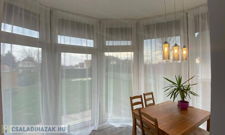 Szolnokon az Üdülősoron 2 szobás családi ház eladó!                                 