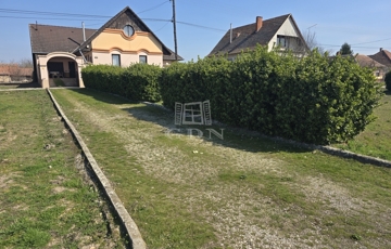 Eladó családi ház
