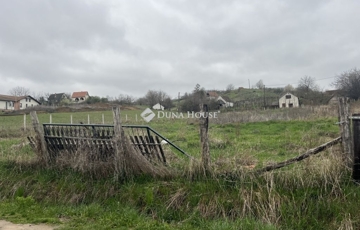 Eladó telek/földterület