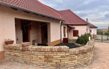 Eladó családi ház