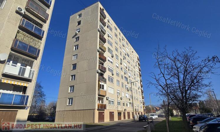 Szép állapotú 7. emeleti, jó elosztású lakás eladó Cegléden                                 