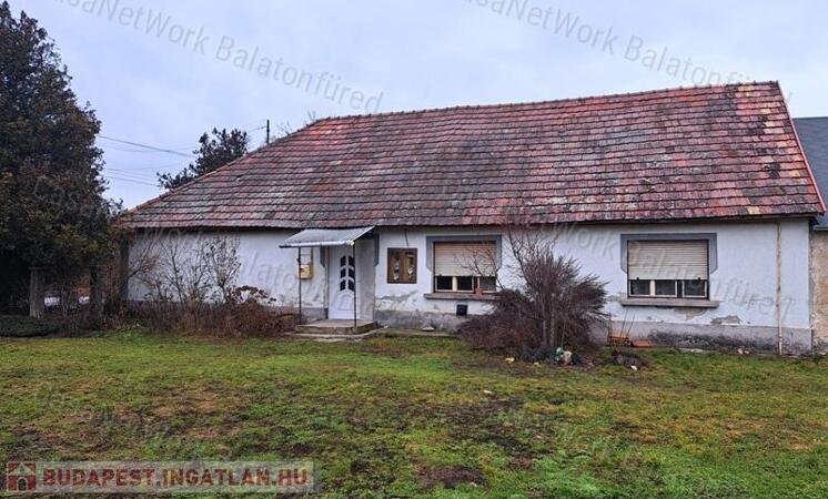 Felújítandó, központ közeli - eladó CSALÁDI HÁZ MENCSHELYEN                                 