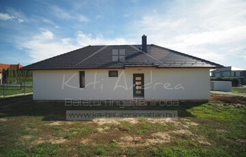 Eladó családi ház