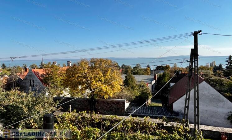 Örök panorámás családi ház eladó Balatonszepezden!                                 