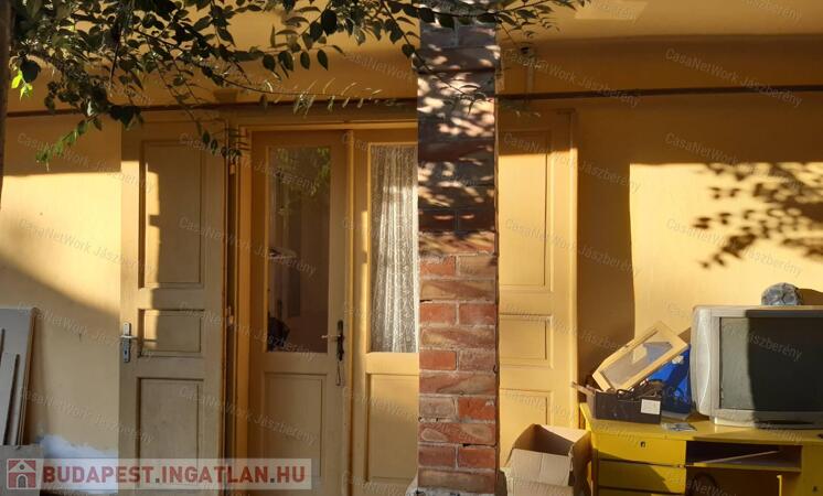 Jászberény központjában 2 szobás 63 nm-es családi ház eladó!                                 