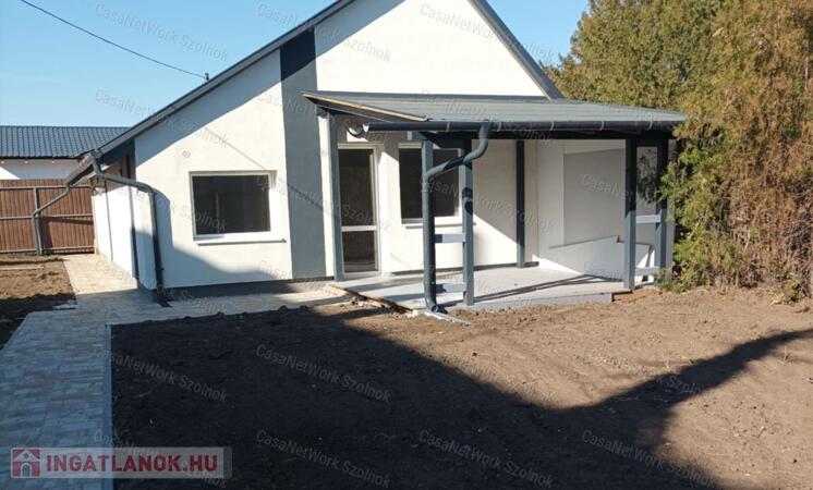 Felújított családi ház eladó Szandaszőlősön!