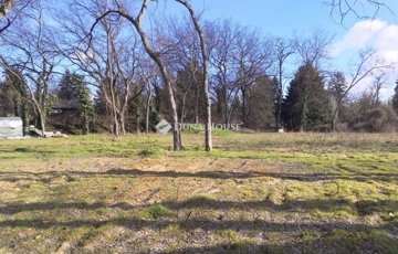 Eladó telek/földterület