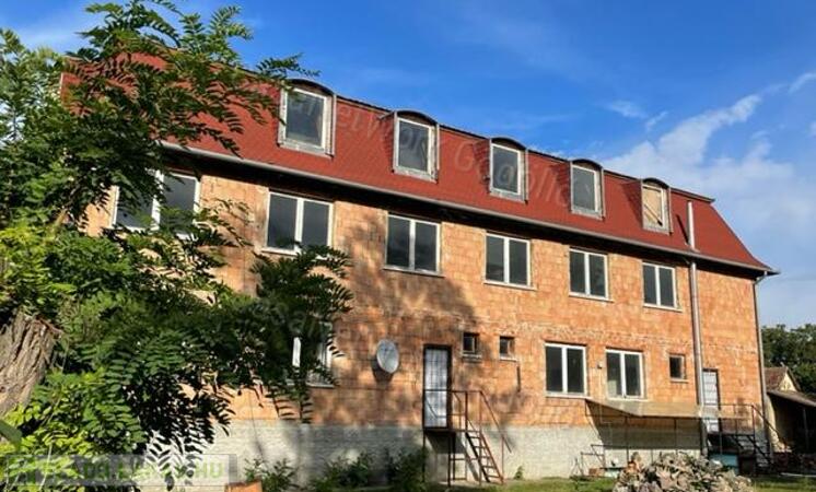 Szerkezetkész, 25 szobás épület                                 