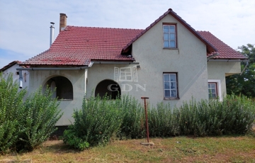 Eladó családi ház