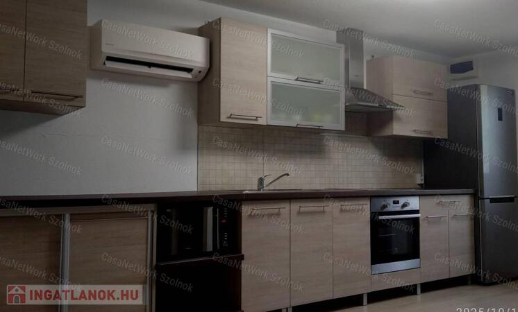 Eladó Szandaszőlősön az üdülőövezetben kertes családi ház!