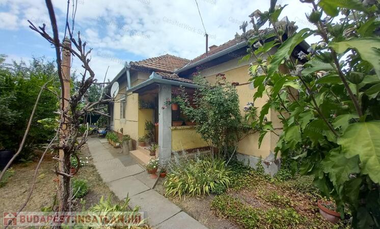 Tiszavárkonyon eladó egy  56 nm-es, 2 szobás családi ház telek 2146 nm                                 