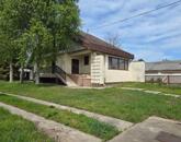 Egyedi kivitelezésű, tágas családi ház eladó Cegléden nagy telekkel!