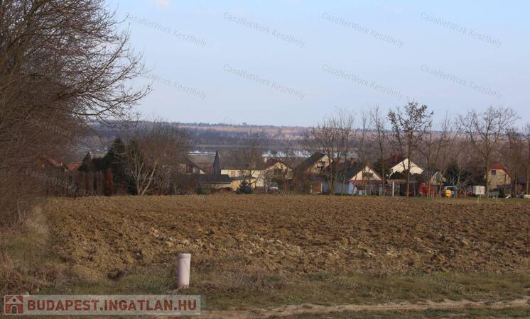 Panorámás építési telek Alsópáhokon                                 