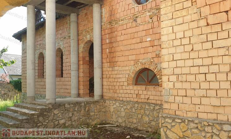 Számos lehetőséget rejtő, tekintélyes ingatlan Keszthelyen.                                 