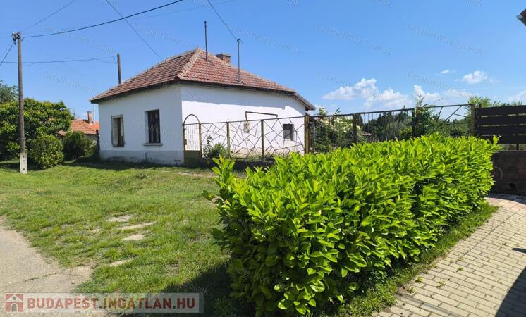 Rákóczifalvai 45 m2-es családi ház eladó!                                 