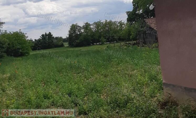 Építési telek bontandó házzal                                 