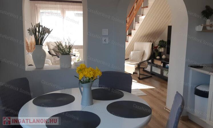 Martfűn eladó kiváló állapotú kertes családi ház!