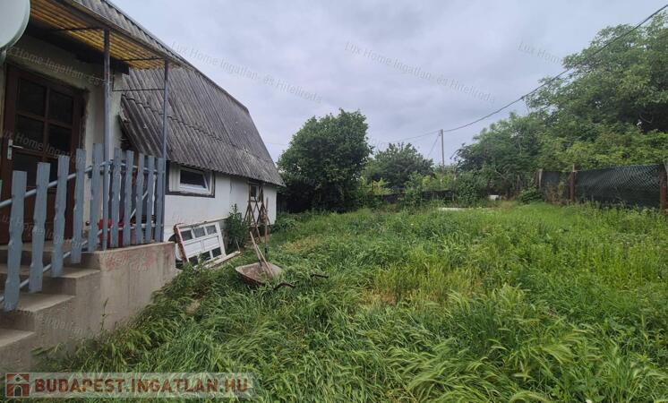 Oroszlány- Ürgehegyen eladó kis ház                                 