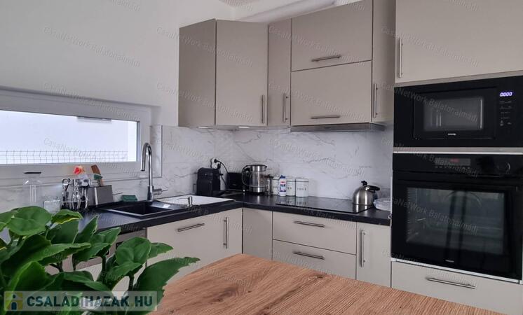 Eladó új építésű ikerházfél Balatonkenesén!                                 